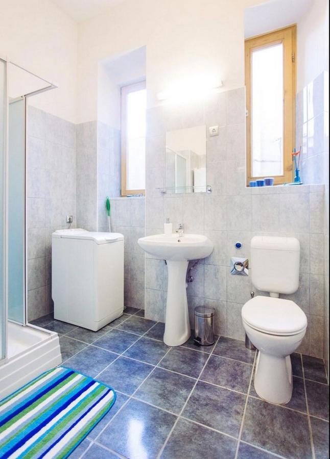 All In 10 Apartment, Bp Downtown Ac Budapest Esterno foto